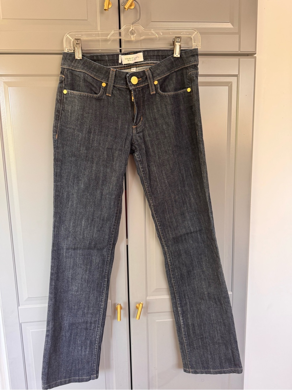 Habitual dark wash jeans
Sz 26